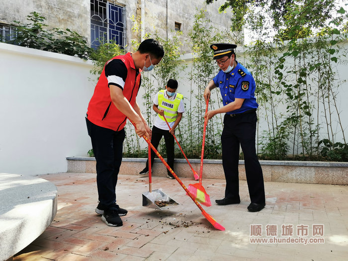 容桂街道幸福党建公园开展清洁活动.jpg