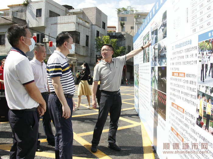 顺德区副区长唐旭明一行了解沙头社区治水经验。.JPG