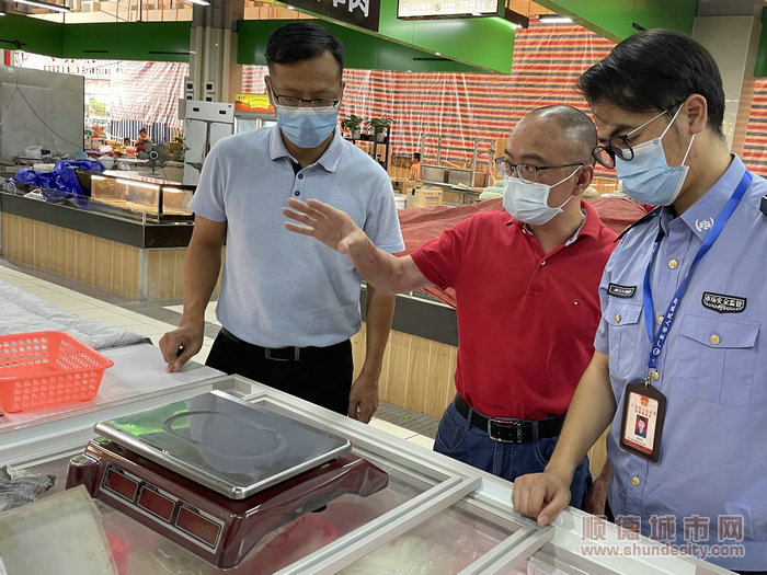 龙江加强升级改造后的农贸市场检查。.jpg