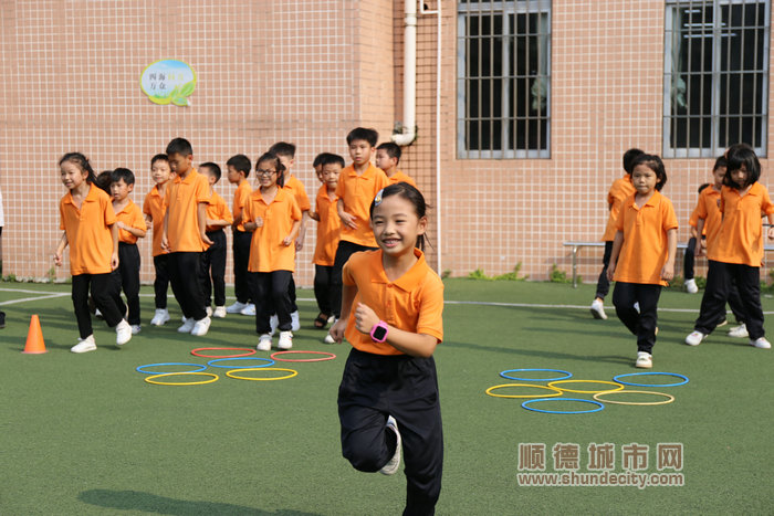 丰富多彩的社团课程给学生拓宽发展空间.jpg