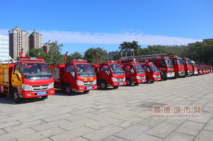 各种类型的消防车.JPG