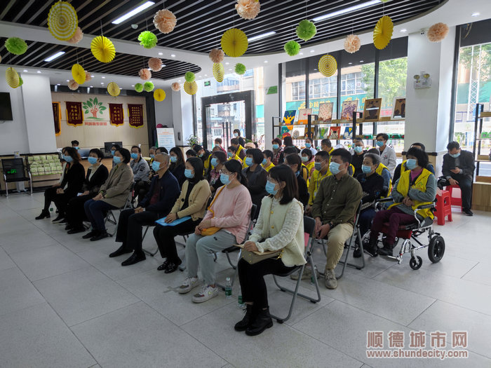 来自大良街道升平、新桂、大门、近良社区的民政主任和代表参加本次会议.jpg