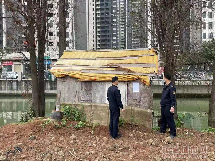 均安执法办执法人员对新增乱搭建开展持续打击.jpg