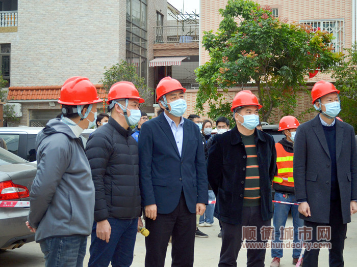 杏坛镇党委书记孙春刚带队到现场指挥..jpg