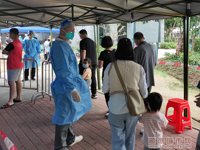 陈村镇开展第二轮大规模核酸检测，进一步保障人民群众生命健康安全。.jpg