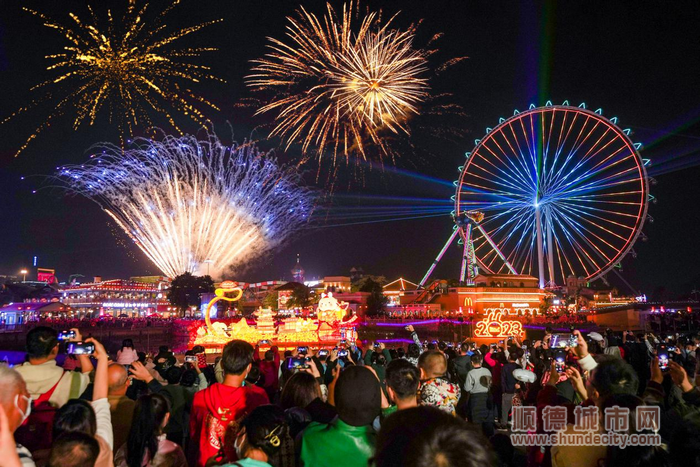 2 2023年春节假期，顺德区接待国内外游客超125万人次，其中欢乐海岸PLUS接待客流总人次超90万人次。.png