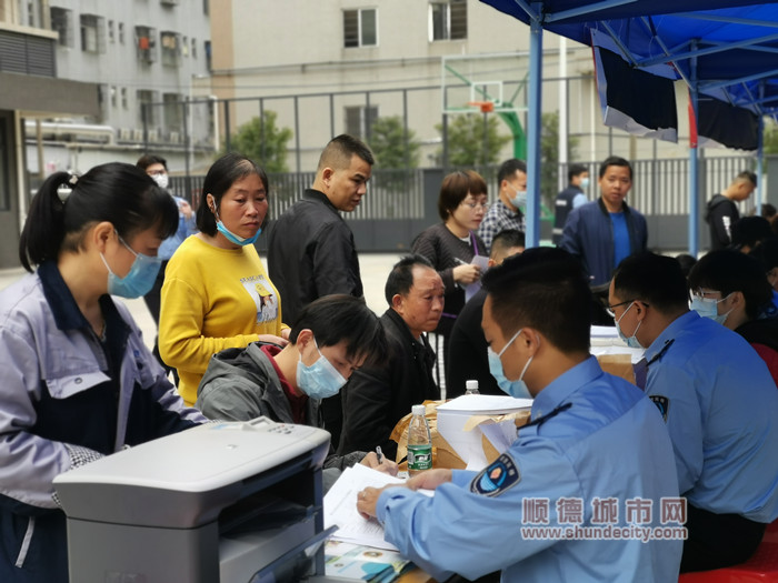 为新市民提供居住证登记、积分入学入户政策解读等服务2_副本.jpg