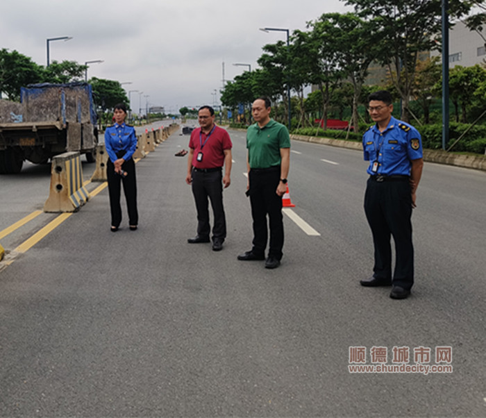 道路空间部件清理整治行动现场。.jpg