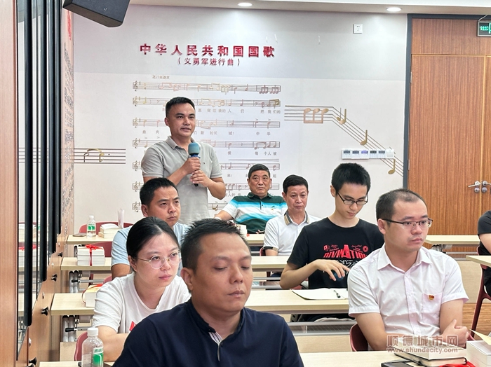 流动党员代表李桂灵分享心得体会.jpg