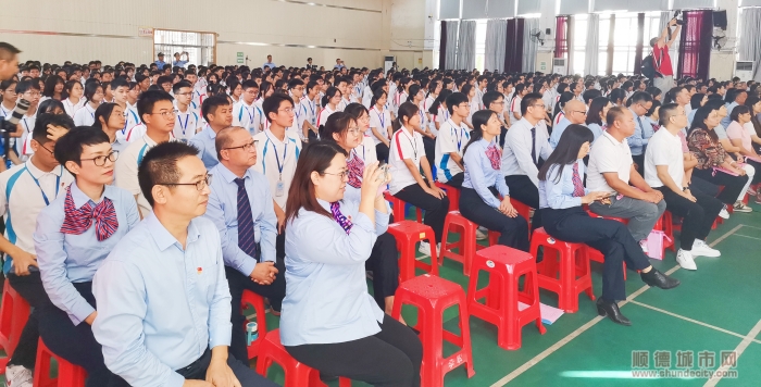 顺德李伟强医护学校图片