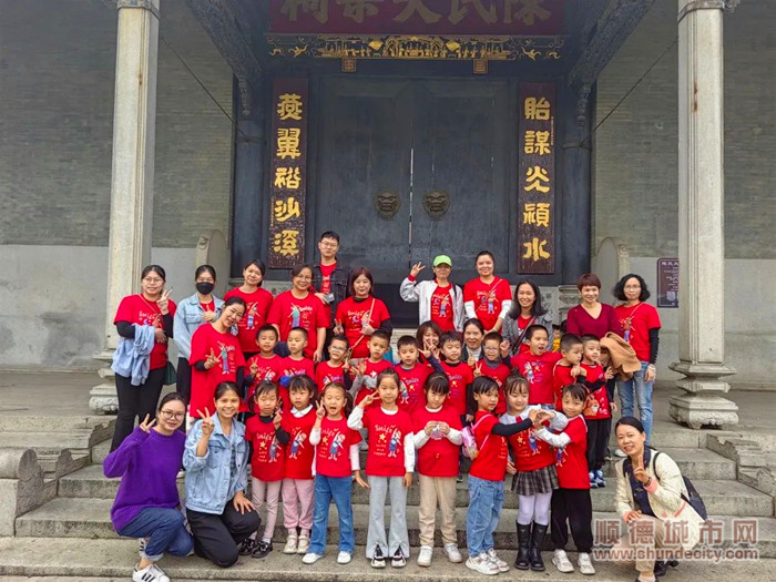 参观陈家祠。.jpg