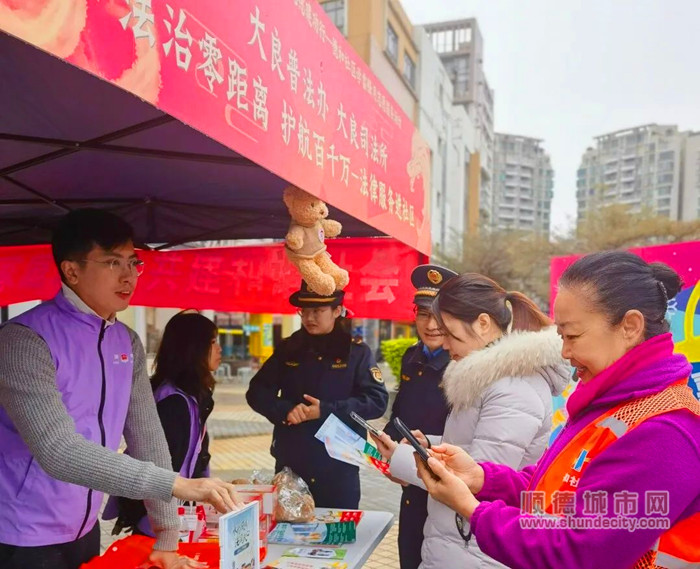 结合妇女劳动节做普法宣传。.jpg