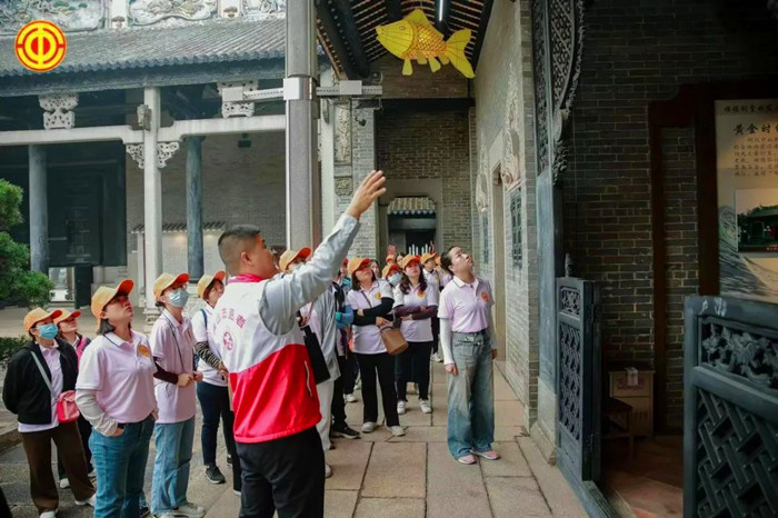 女职工们参观陈家祠。.jpg