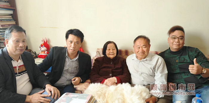 探望97岁高龄的堂姑中国科学院院士叶叔华.jpg