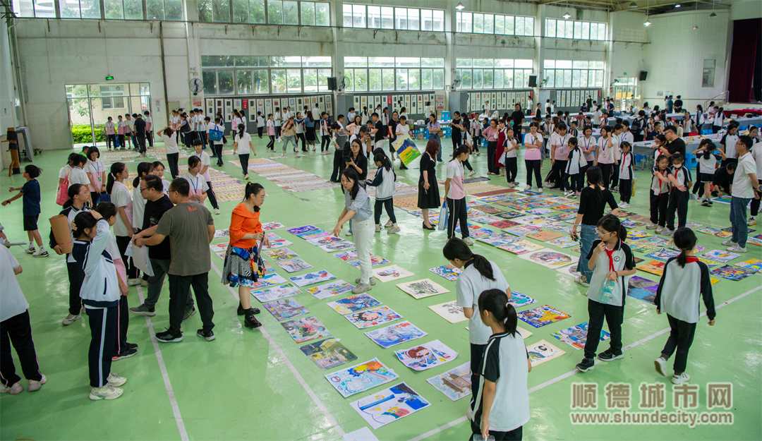 均安镇第六届艺术周之中小学师生即席挥毫活动现场 (摄影：欧阳健洪).jpg