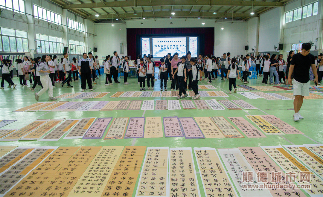 均安镇第六届艺术周之中小学师生即席挥毫活动现场 (摄影：欧阳健洪) (2).jpg