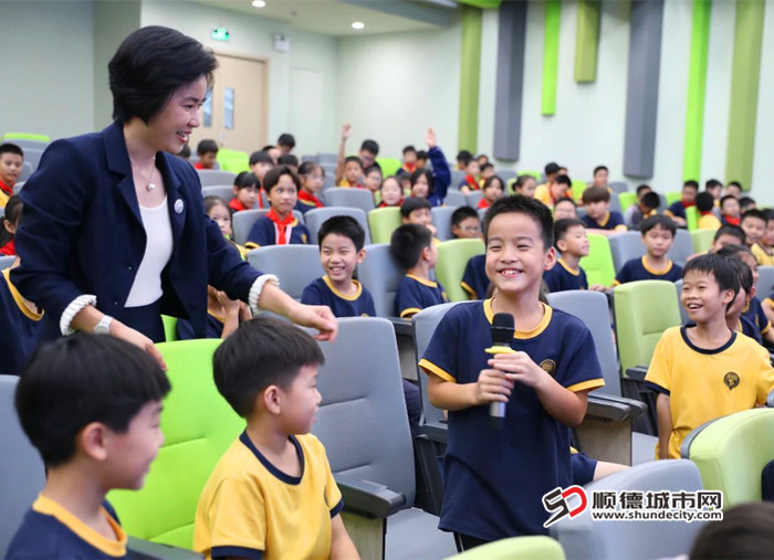 专家团讲师广东正创律师事务所林淑簪律师走进德胜小学。.jpg