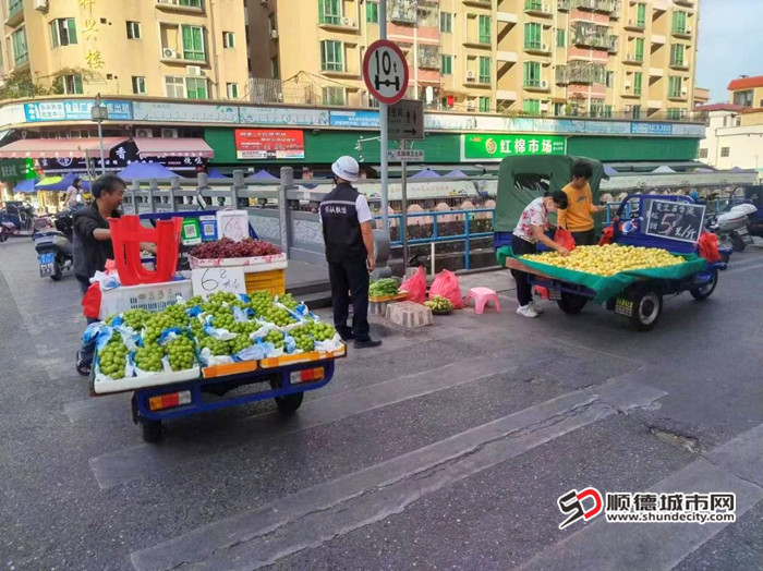 “走鬼档”是城市管理的一大难题。.jpg