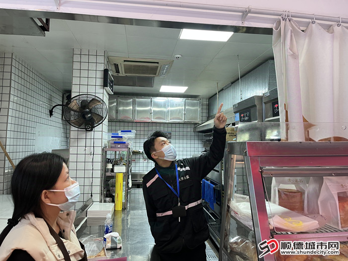 大良市监所指导网红文旅商圈食品经营单位合理布局_副本.jpg