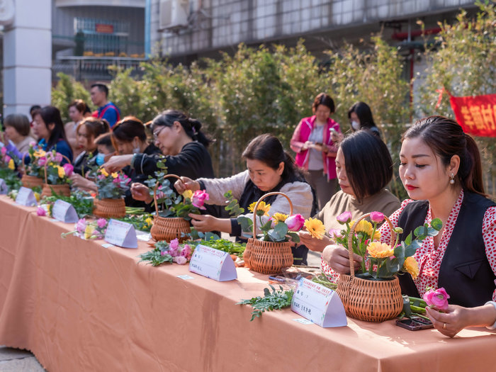 右眼新闻：幸福之花，花样年华