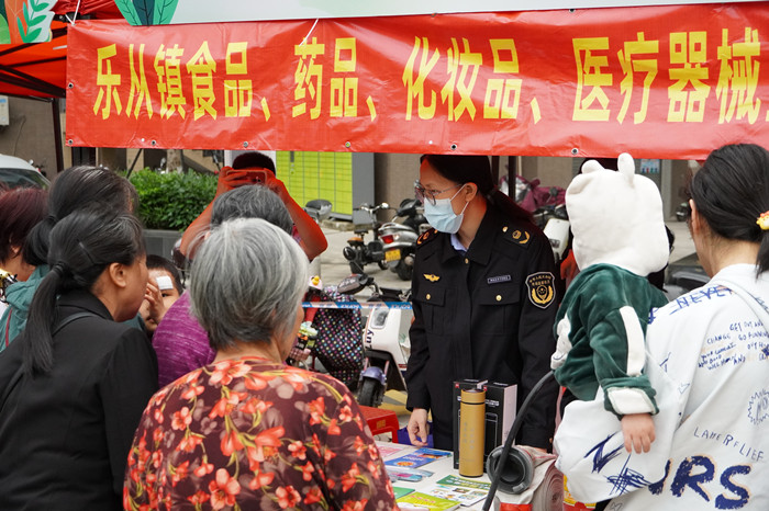 乐从市监所“摆摊”，食品药械“零距离”普法！