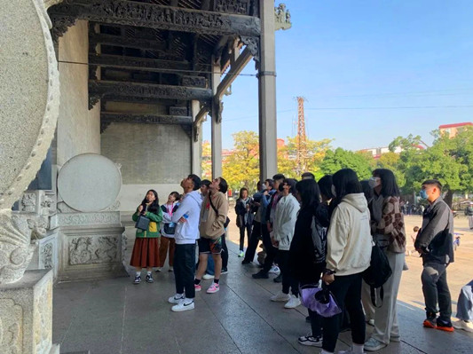 感受岭南文化魅力！香港学生走进沙滘陈氏大宗祠