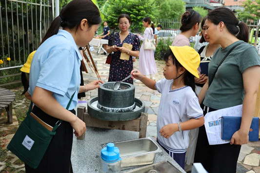 在游戏中学知识！乐从推进学前教育改革