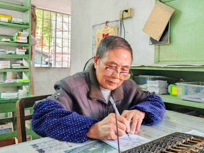 顺德医生故事|黄三根：街坊身边特殊的“家人”