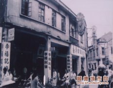 黑白照片重登步行街，讲述30年历史变迁