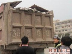 “泥头车”再登研讨席 代表建议工地装监控