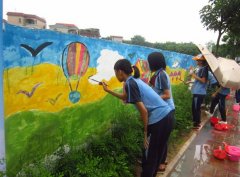 龙江苏溪小学“小画家”践行“美城行动”